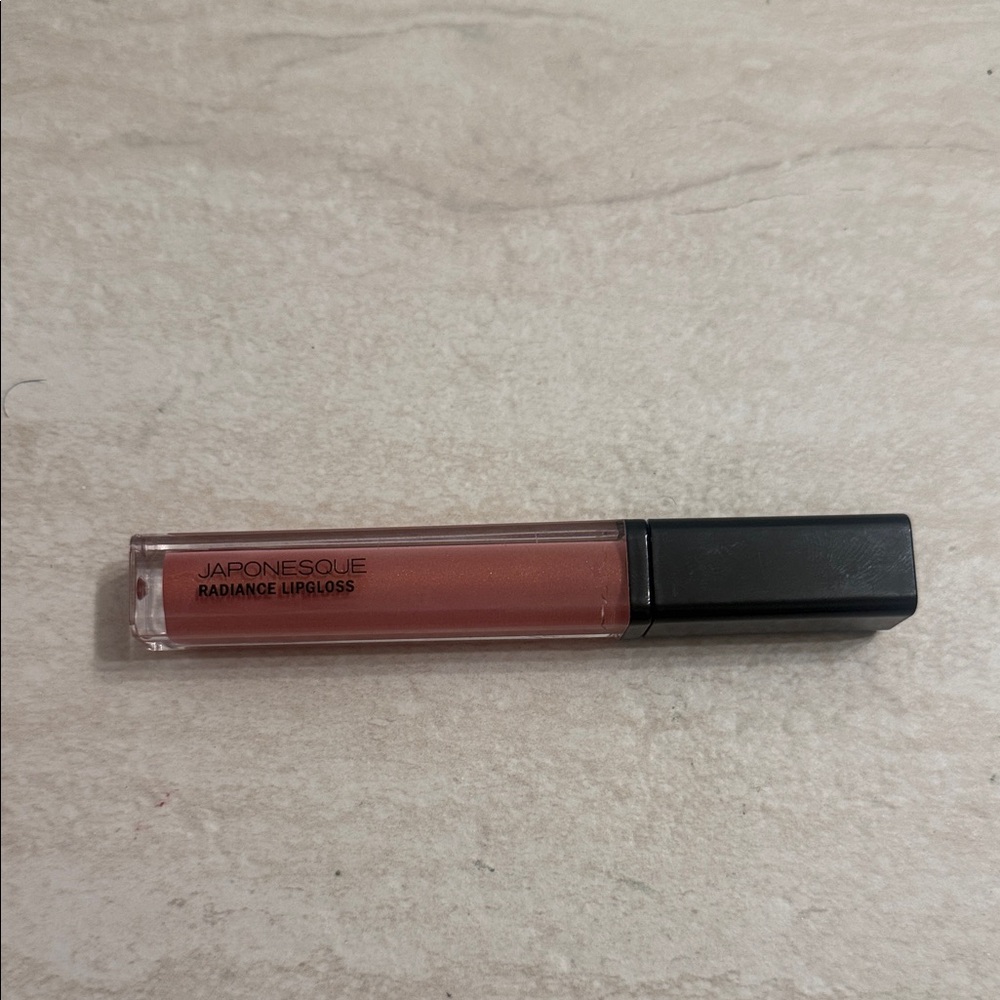 Radiance Lipgloss in Warm Nude